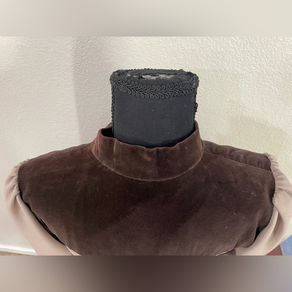 Vintage Victorian Style Trapeze knife pleated coat with brown velvet accents - Picture 5 of 13